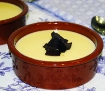 Receta de Crema inglesa con crujientes de chocolate y trufa