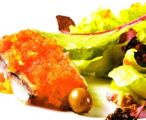 Ensalada de anchoas, olivas y granizado de tomate