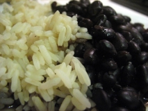 Ensalada de frijol negro y arroz