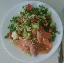 Ensalada de lechugas con salmón ahumado