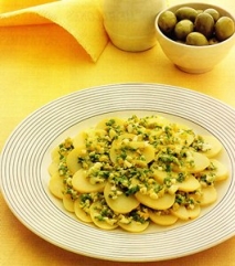 Ensalada de patatas con huevos y aceitunas