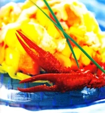 Receta de Ensalada de pinzas de cangrejo con frutas tropicales y salsa rosa