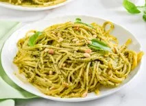 Receta de Espaguetis al pesto de cacahuetes y poleo