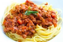 Espaguetis con salsa ragú