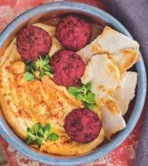 Receta de Faláfel de remolacha con hummus y pan carasau