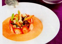 Receta de Gazpacho suave de fresas y langostinos