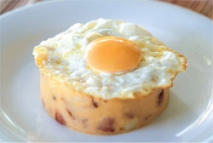 Huevo frito con patatas revolconas