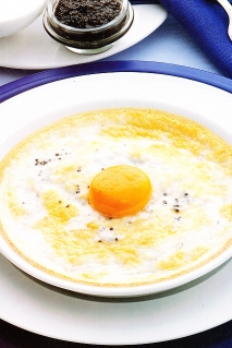Huevos con salsa de caviar