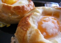 Huevos en nido de pan