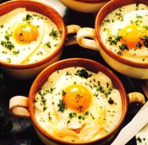 Huevos en terrinas con mozzarella y anchoas