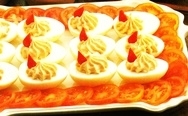 Huevos rellenos con jamón y requesón