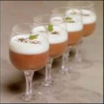 Natillas de chocolate con nata de cítricos