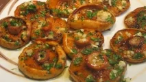 Níscalos (rovellones) al horno con ajo y perejil