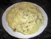 Patatas con negrillas (fredolics), estilo Organyà