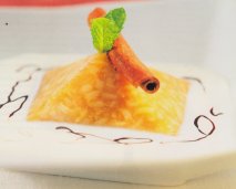 Pirámide de toffee de arroz y sopa de leche