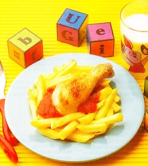 Pollo asado con tomate y patatas fritas