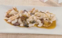 Ragoût de pepinos de mar con judías del ganxet