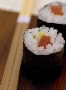 Receta de Rollitos de nori y atún tradicionales