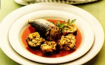 Sardinas rellenas con salsa de tomate fresco