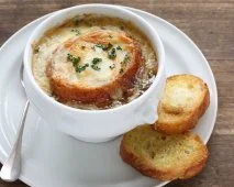 Receta de Sopa de cebolla con pan francés