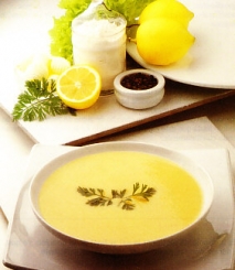 Sopa de huevo y limón