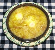 Sopa de pan con huevos
