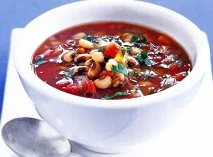 Sopa saludable de frijoles y vegetales