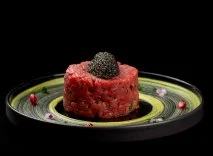 Tartar de ternera con caviar