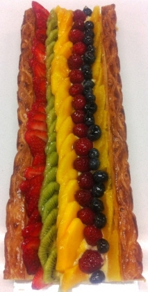 Tiras de hojaldre con frutas variadas