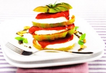 Torre de tomate con paté de olivas