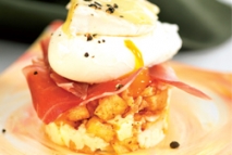 Receta de Tortilla de patatas en timbal con jamón ibérico y Brie fundido