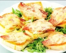 Receta de Tostas de tomate, queso y bacon