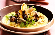 Velouté de almejas al curry