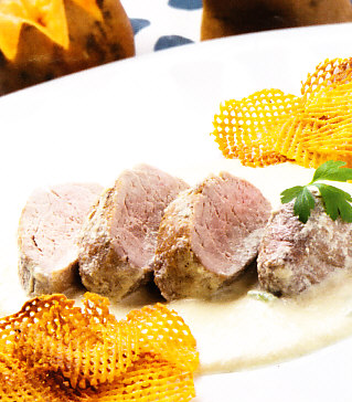 Solomillo de cerdo a la crema con boniato frito