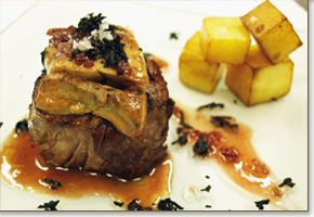 Solomillo de ternera al foie con salsa de hongos y trufas
