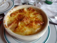 Sopa de cebolla con manzana