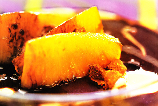 Sopa de chocolate caliente con piña y anís