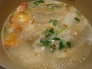 Sopa de leche de coco con gambas