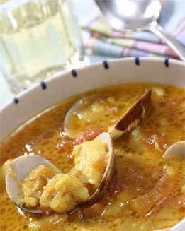 Sopa de pescado con almejas