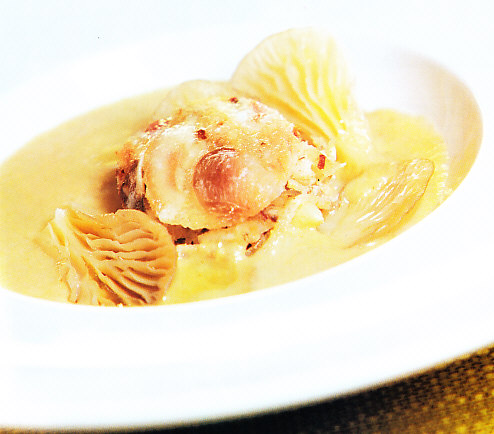 Sopa de seta de cardo con morro y oreja de cerdo