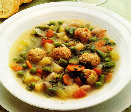 Sopa de verduras con albondiguillas.