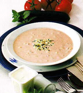 Sopa de yogur con pepino y gambas