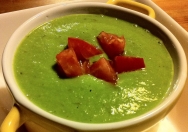 Sopa fría de espinacas y aguacates