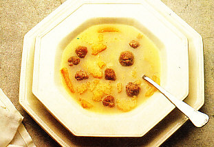 Sopa tostada con pelotitas