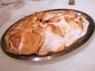 Soufflé de melocotones y helado de vainilla