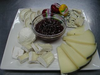 Surtido de queso con aceite de oliva y pimentón