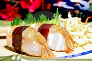 Sushi con camarones