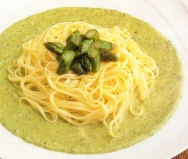 Tallarines a la crema de espárragos