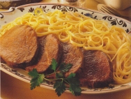 Tallarines con ternera asada
