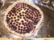 Tarta de hojaldre con moras silvestres
